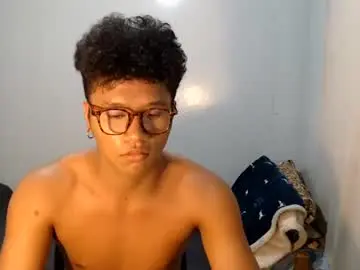 Chaturbate Adult Webcams of naughtyhot_star19