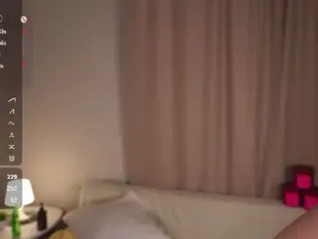 Chaturbate Best live sex cam show of zara_shine