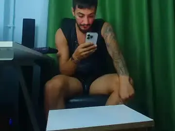 Chaturbate Live Sex Cam of andrewbanner