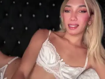 Chaturbate Sex Cam of azalea_cum69