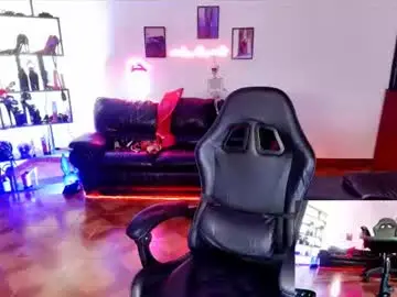 Chaturbate Sex Cam of monicamaxwell2