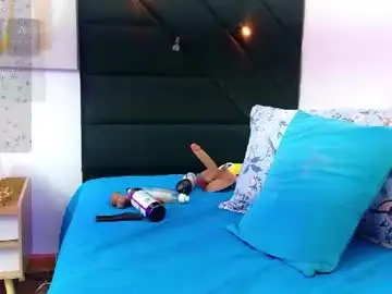 Chaturbate Live Sex Cam of kinkyhousewifee_