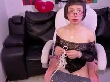 Chaturbate Live Sex Cam of mia_bloom2