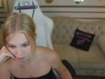 Chaturbate Nude Webcam of bright_diamonds_054