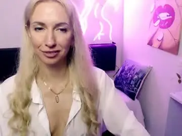 Chaturbate Adult Webcam of cute_smile_shy