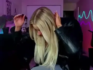 Chaturbate Live Sex Cam of oliviaowens