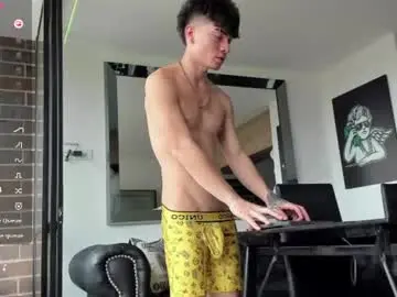 Chaturbate Live Sex Cam of pretur_crubaa