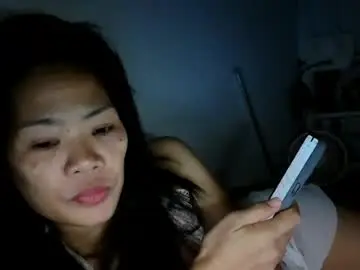 Chaturbate Live Sex Cam of bella242024