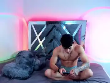 Chaturbate Watch Live Sex Cams of robertmiller21