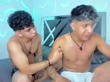 Chaturbate Live Sex Cam of robertmiller21