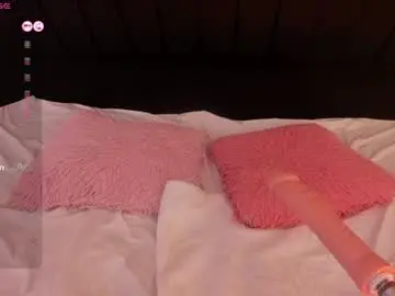 Chaturbate Live Sex Cam of lunadoll18