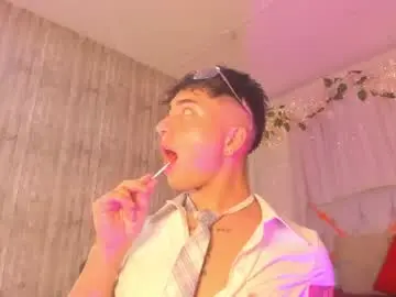 Chaturbate Live Sex Cam of your_kitty_boy