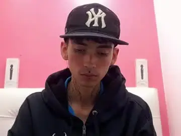 Chaturbate Free Porn Cam of ttimy_x_boy