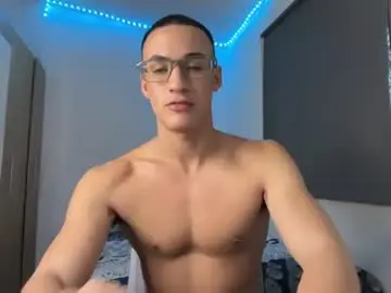 Chaturbate Live Sex Cam of leo_delveyy