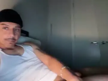 Chaturbate Live Porn of xmomentumx