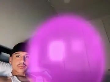 Chaturbate Live Porn of xmomentumx