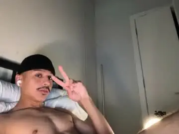 Chaturbate Live Sex Cam of xmomentumx