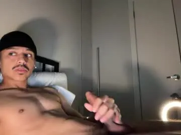 Chaturbate Watch Live Sex Cams of xmomentumx