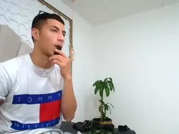 Chaturbate Live Sex Cam of mr_porn_9