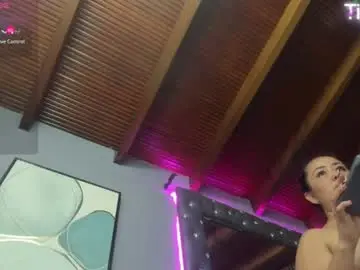 Chaturbate Live Sex Cam of paulinna_curvy