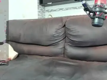 Chaturbate Live Sex Cam of emilymichaels