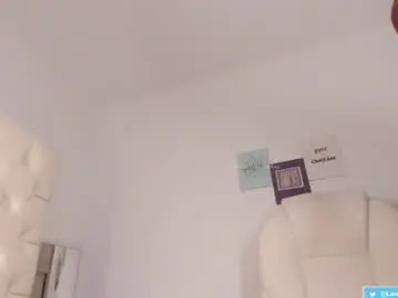 Chaturbate Best live sex cam show of lauraamber_