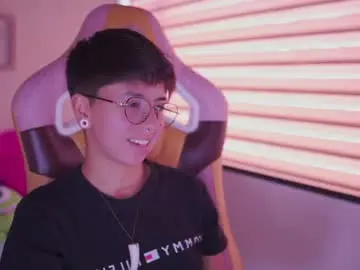 Chaturbate Free Live Porn of tommy_blue1