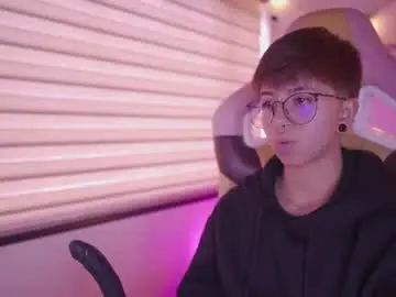 Chaturbate Best live sex cam show of tommy_blue1