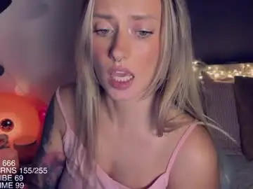 Chaturbate Adult Video Chat of yvie_