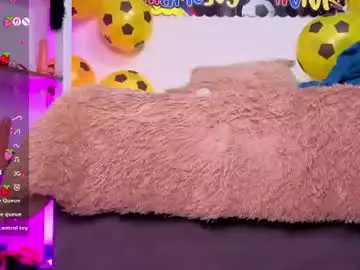 Chaturbate Adult Video Chat of louise_nails