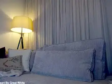 Chaturbate Live Sex Cam of x_lily_x