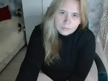 Chaturbate Live Sex Cam of adelinalawson