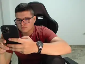 Chaturbate Live Sex Cam of david_smit_