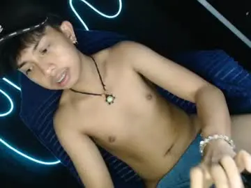 Chaturbate Live Sex Cam of itsyourcummerboy_xx