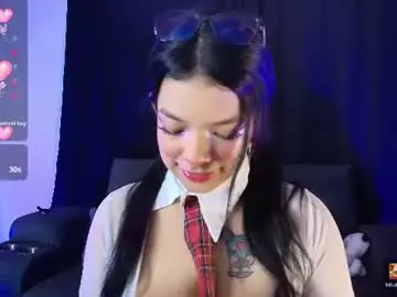 Chaturbate Live Sex Cam of yungelitamor_