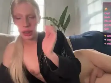 Chaturbate Nude Webcam of hung_angel_xxl