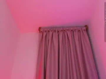 Chaturbate Nude Webcam of emiiscoot_1