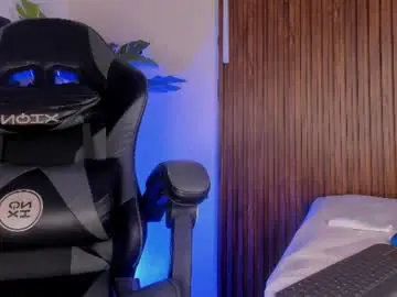 Chaturbate Nude Webcam of kylesmithx_