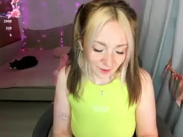 Chaturbate Live Sex Cam of izzyholly
