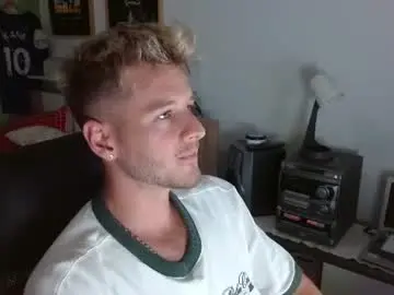 Chaturbate Live Sex Cam of freddy_star