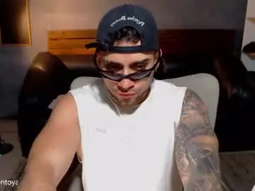 Chaturbate Live Sex Cam of mike_montoya