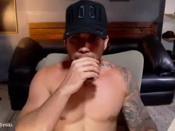 Chaturbate Live Sex Cam of mike_montoya