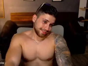 Chaturbate Live Sex Cam of mike_montoya