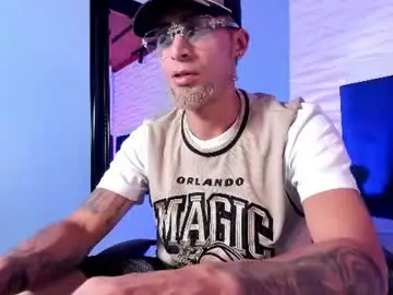 Chaturbate Live Sex Cam of drakeneumann