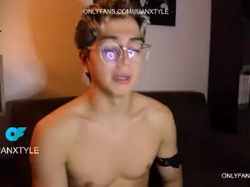 Chaturbate Live Sex Cam of juancamroom