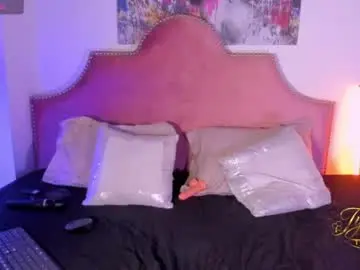 Chaturbate Live Sex Cam of tyra_honey