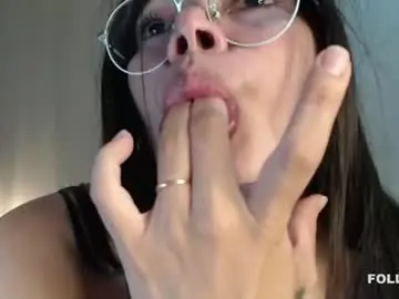Chaturbate Free Porn Cam of cristal_sexyboobs_