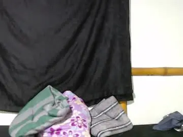 Chaturbate Live Sex Cam of miahells