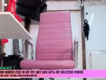 Chaturbate Free Porn Cam of alondra_on_fire