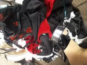 Chaturbate Live Sex Cam of dressedinsatincd